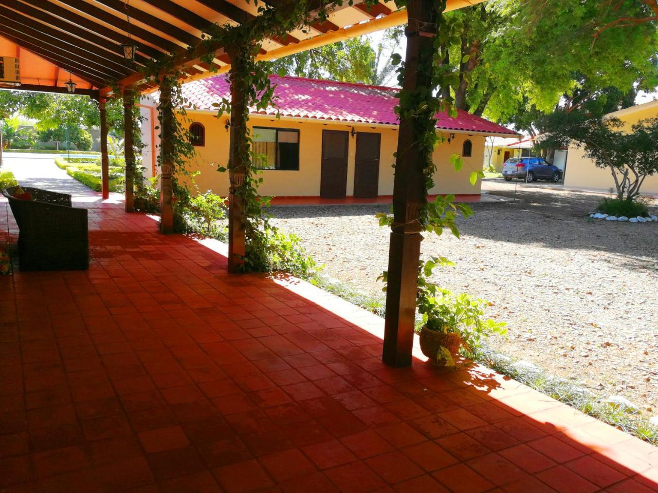 Los Jazmines Hotel Resort Warnes Εξωτερικό φωτογραφία