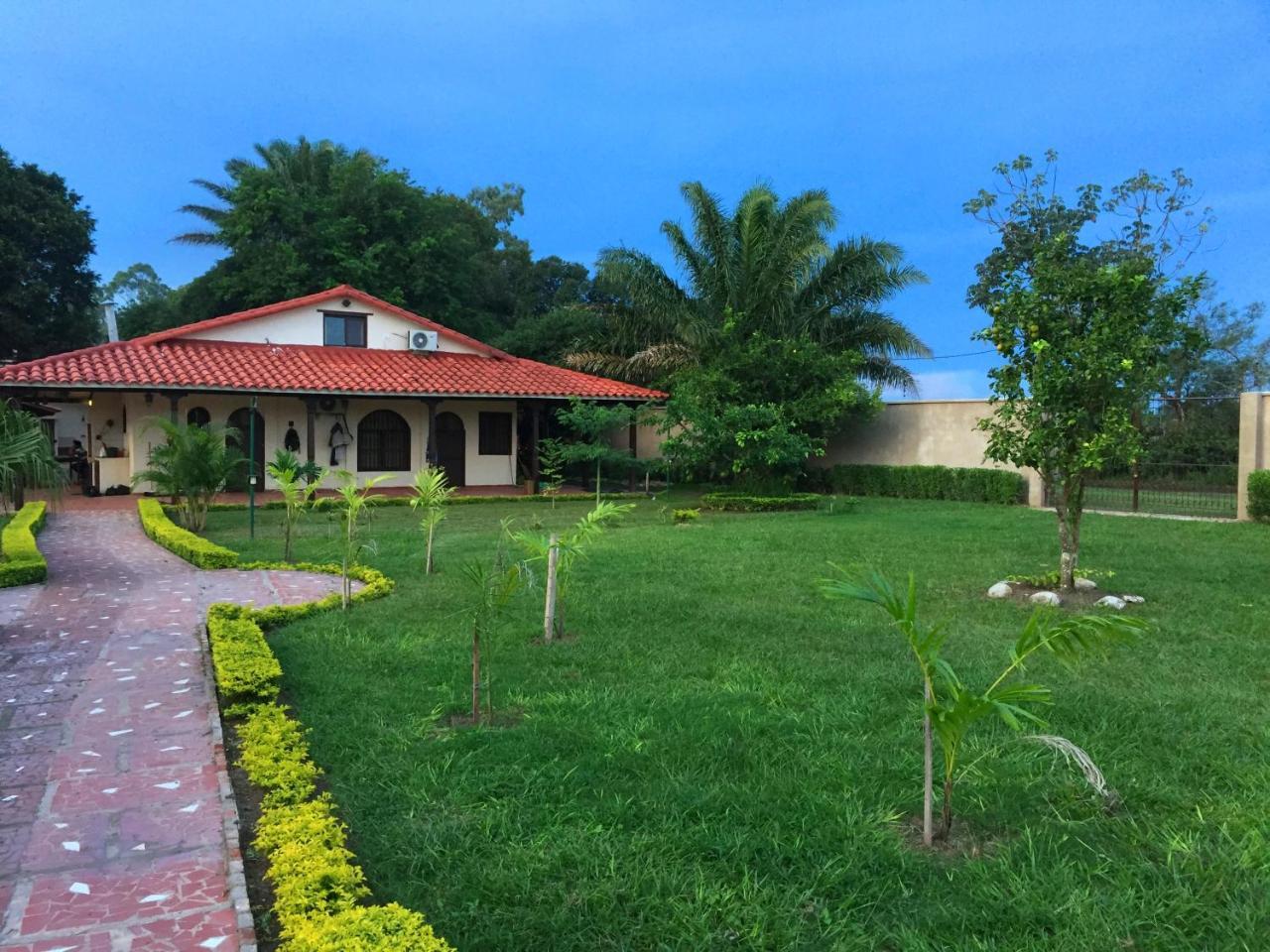 Los Jazmines Hotel Resort Warnes Εξωτερικό φωτογραφία