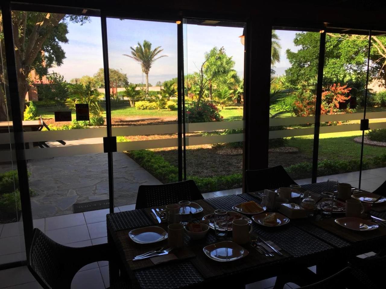 Los Jazmines Hotel Resort Warnes Εξωτερικό φωτογραφία