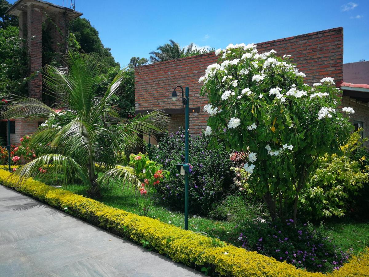 Los Jazmines Hotel Resort Warnes Εξωτερικό φωτογραφία